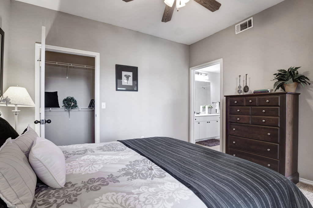 Photo Gallery Stoneleigh on May Apartment in Oklahoma City Weidner